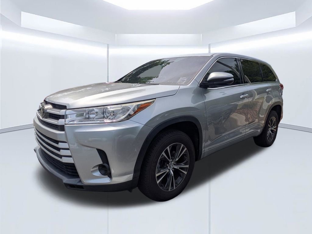 Used 2017 Toyota Highlander LE FWD image 6