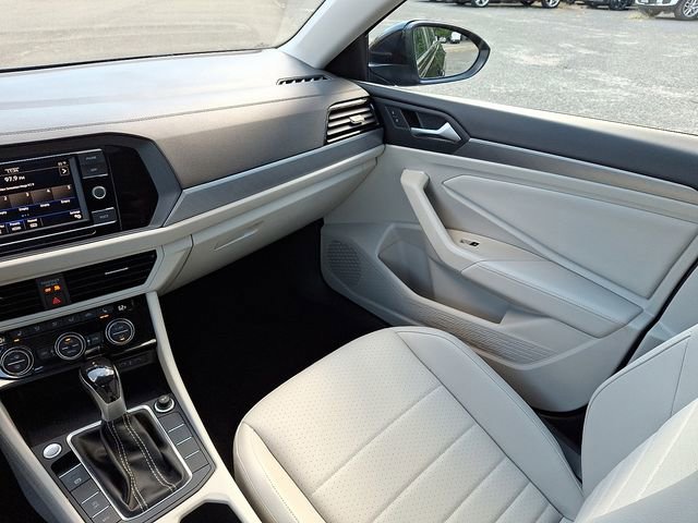 Certified 2023 Volkswagen Jetta SE image 16