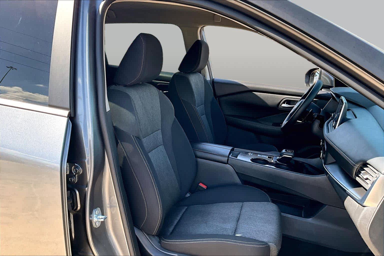 Certified 2024 Nissan Rogue SV FWD image 9