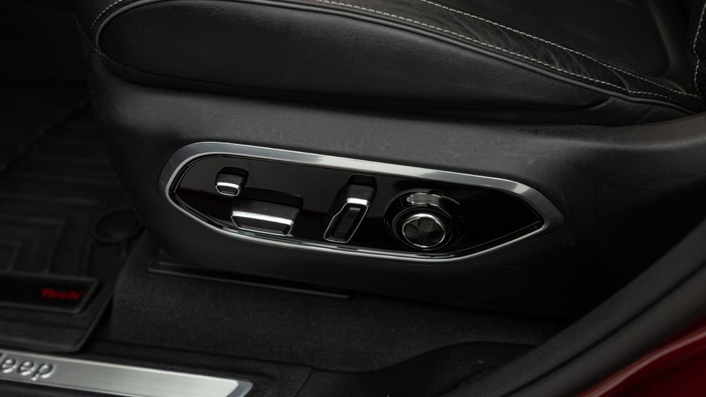 Used 2023 Jeep Grand Cherokee Overland w/ Advanced Protech Group III image 36