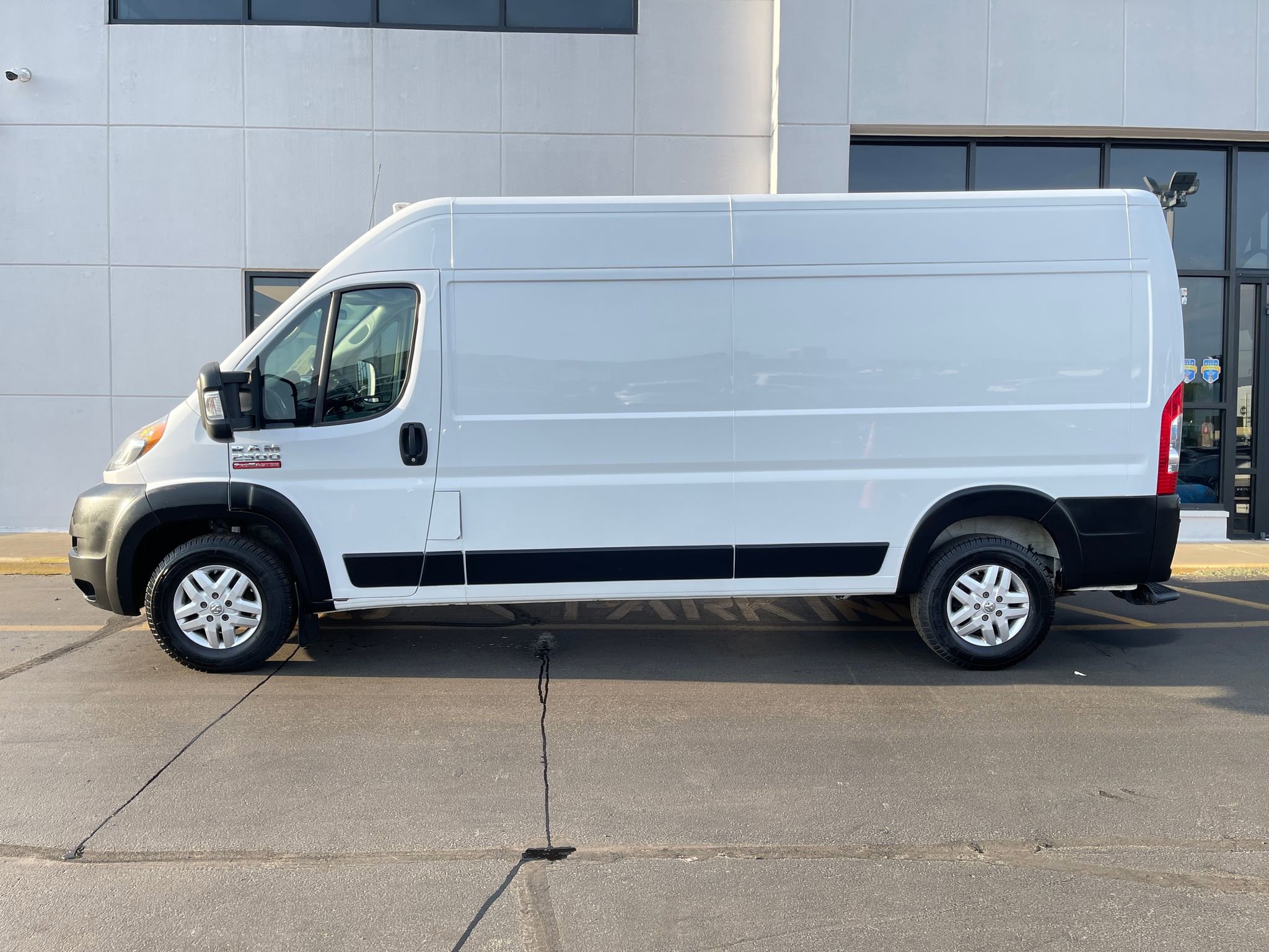 Used 2020 RAM ProMaster 2500 w/ Premium Appearance Group FWD image 6