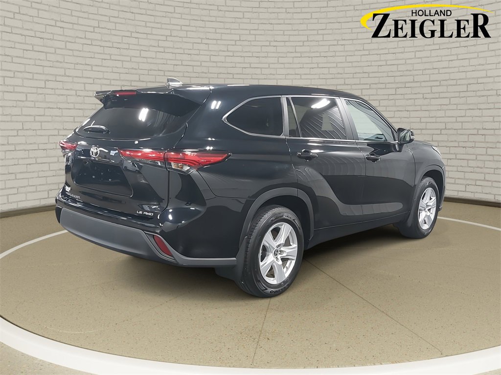 Used 2023 Toyota Highlander LE image 5