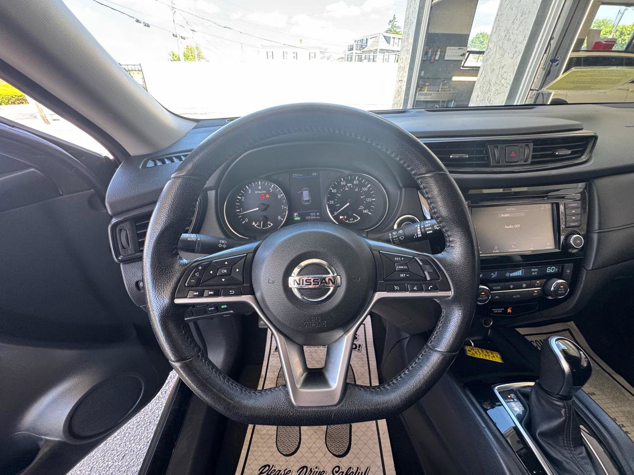 Used 2020 Nissan Rogue SV FWD image 16