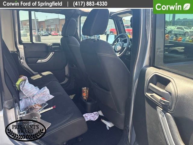 Used 2018 Jeep Wrangler Unlimited Sahara w/ Connectivity Group AWD/4WD image 13