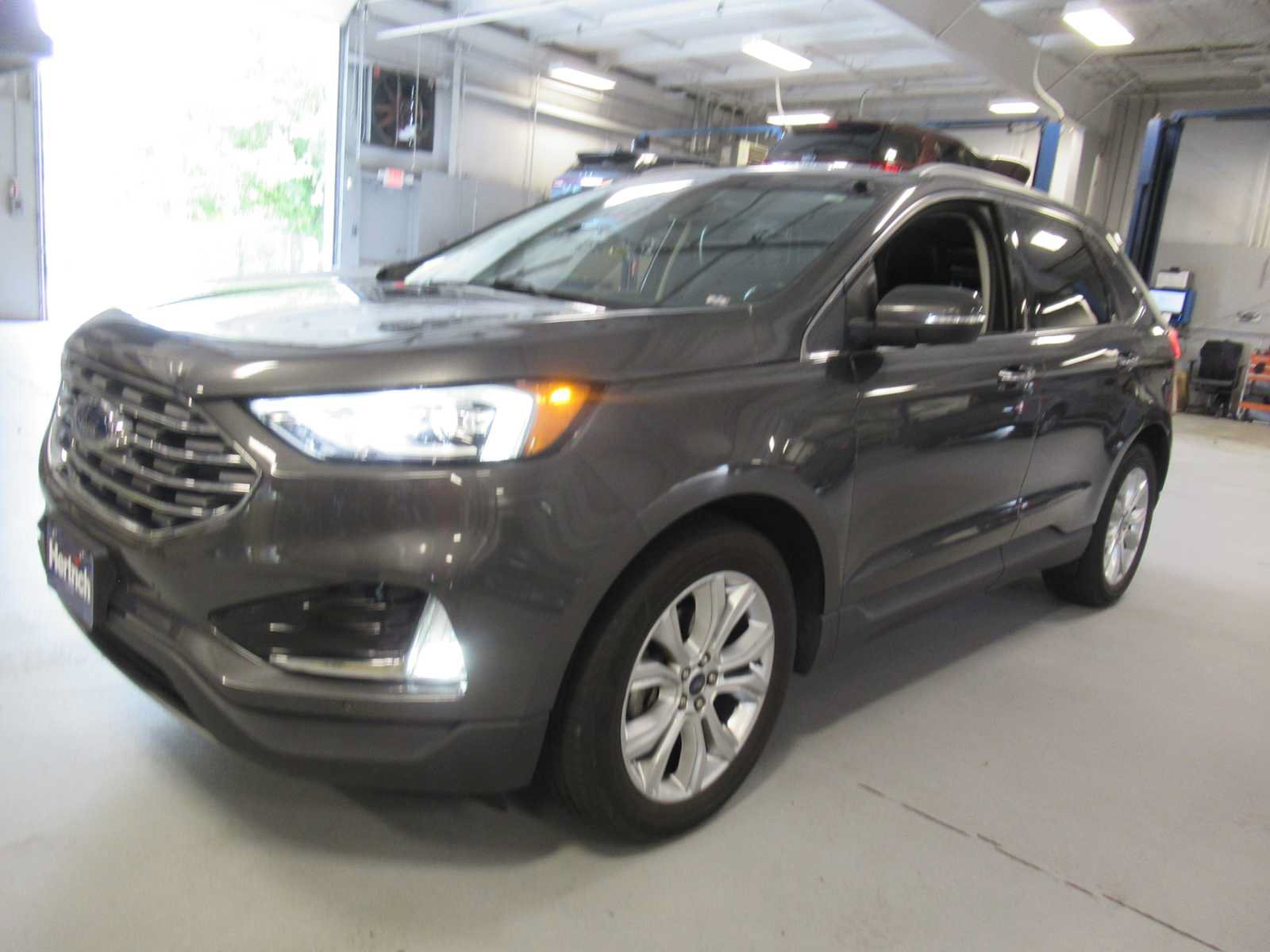 Used 2020 Ford Edge Titanium FWD image 1