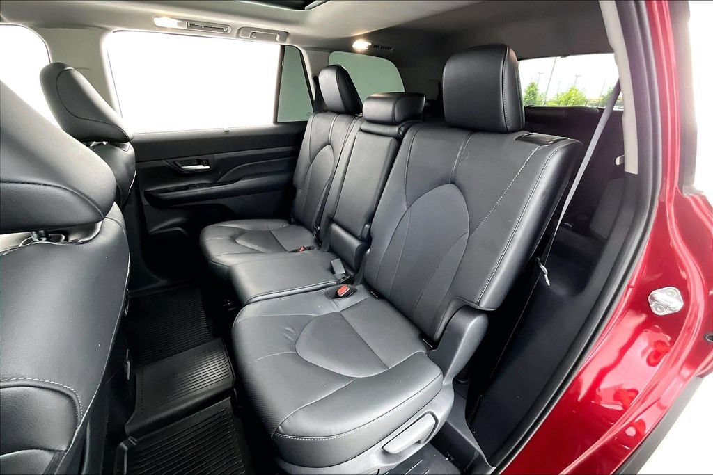 Used 2025 Toyota Grand Highlander FWD image 32
