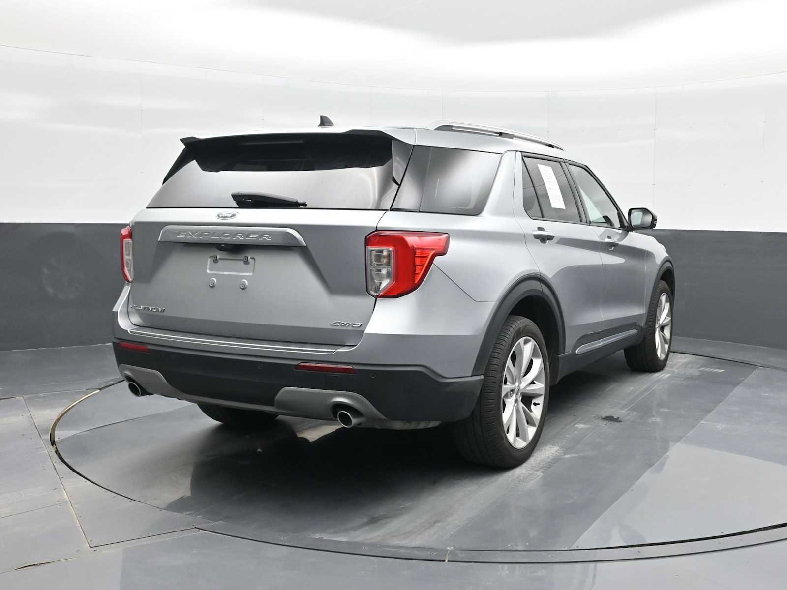 Used 2022 Ford Explorer Platinum w/ Technology Package image 5