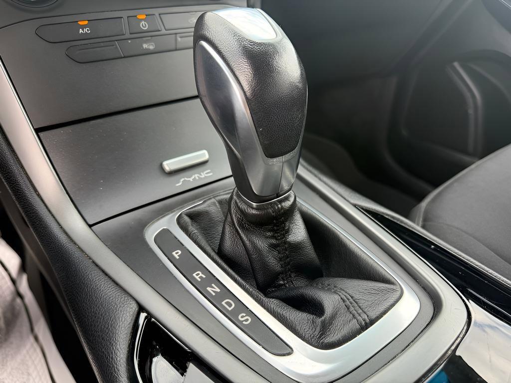 Used 2015 Ford Edge SE image 23