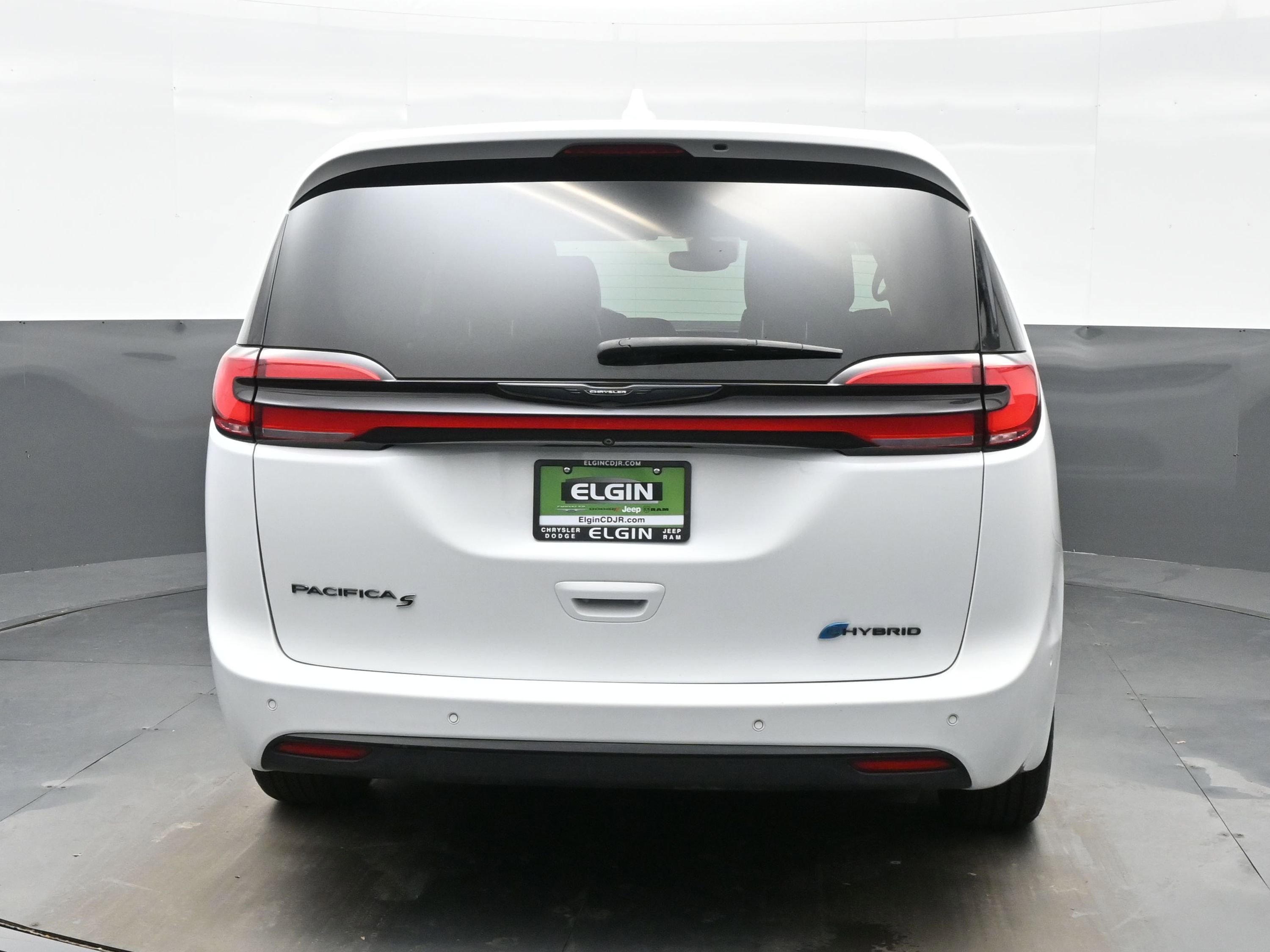 Used 2022 Chrysler Pacifica Touring-L w/ Uconnect Theater Family Group image 5