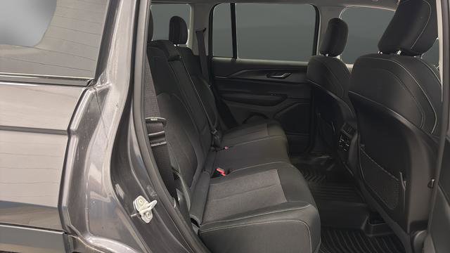 Certified 2023 Jeep Grand Cherokee Laredo image 24