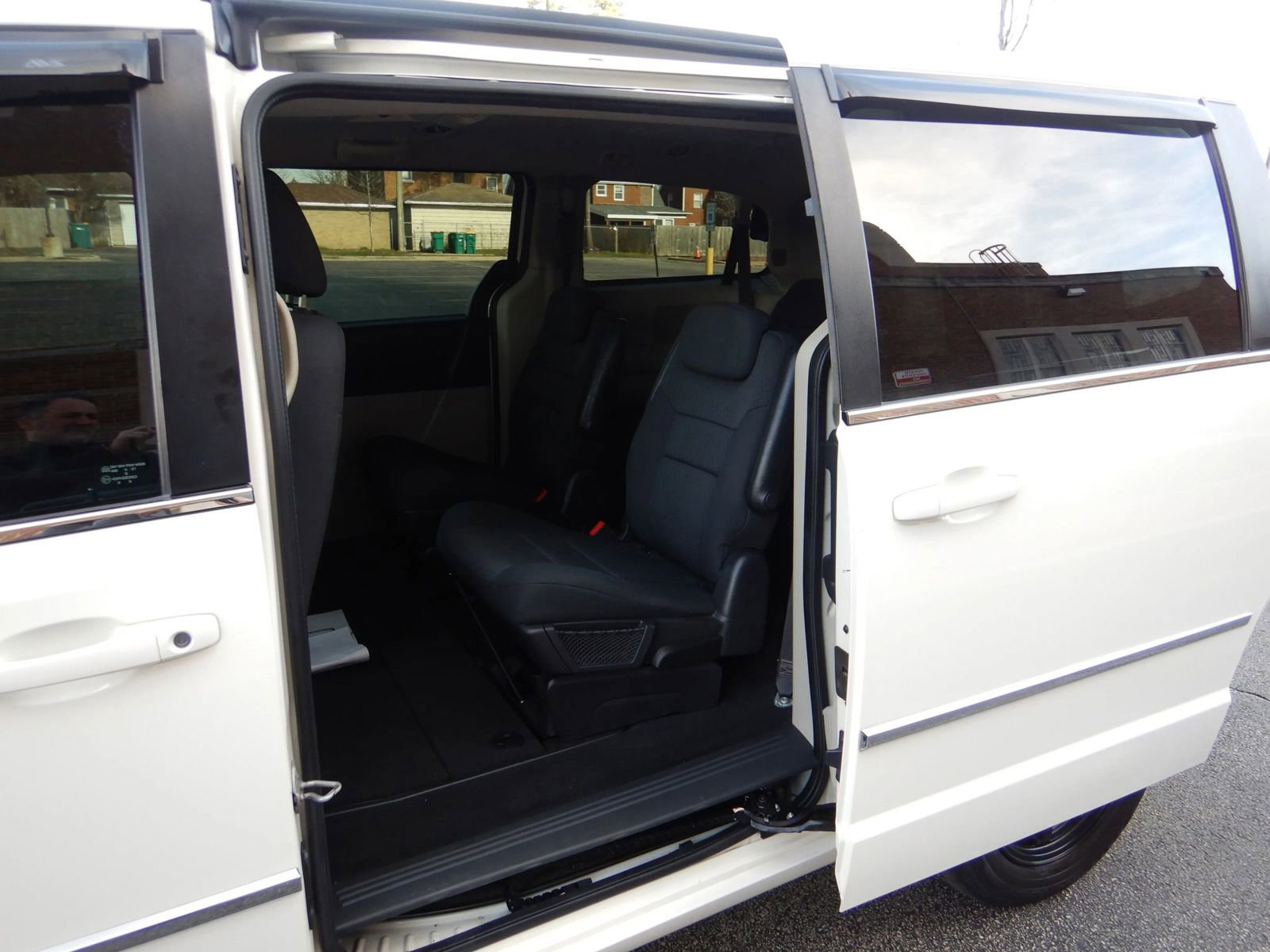 Used 2010 Dodge Grand Caravan SXT image 14