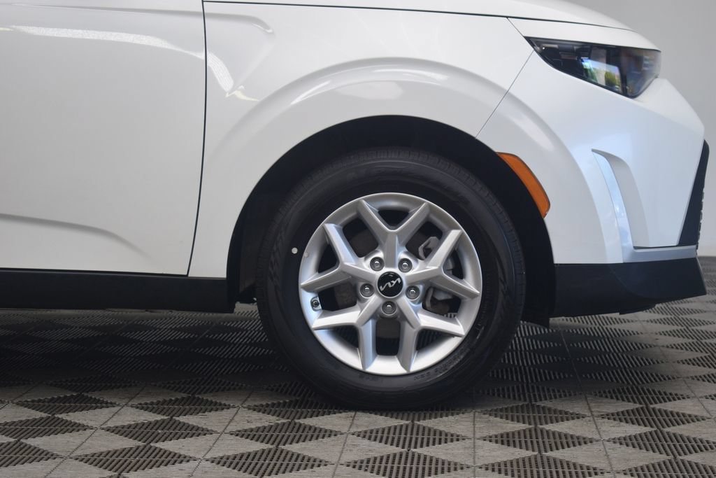 Used 2025 Kia Soul LX w/ LX Technology Package FWD image 28