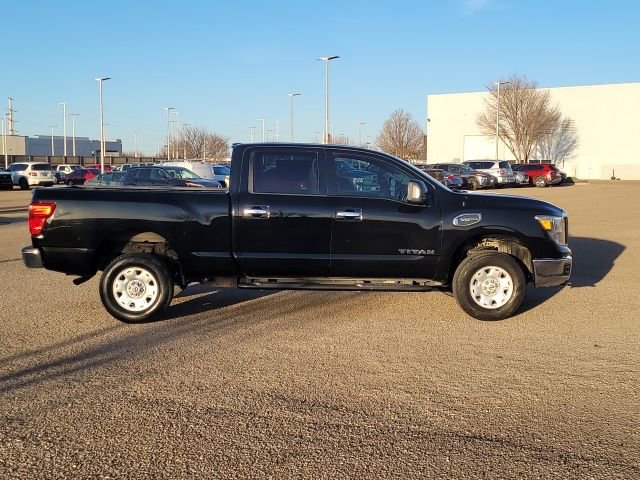 Used 2017 Nissan Titan SV image 5