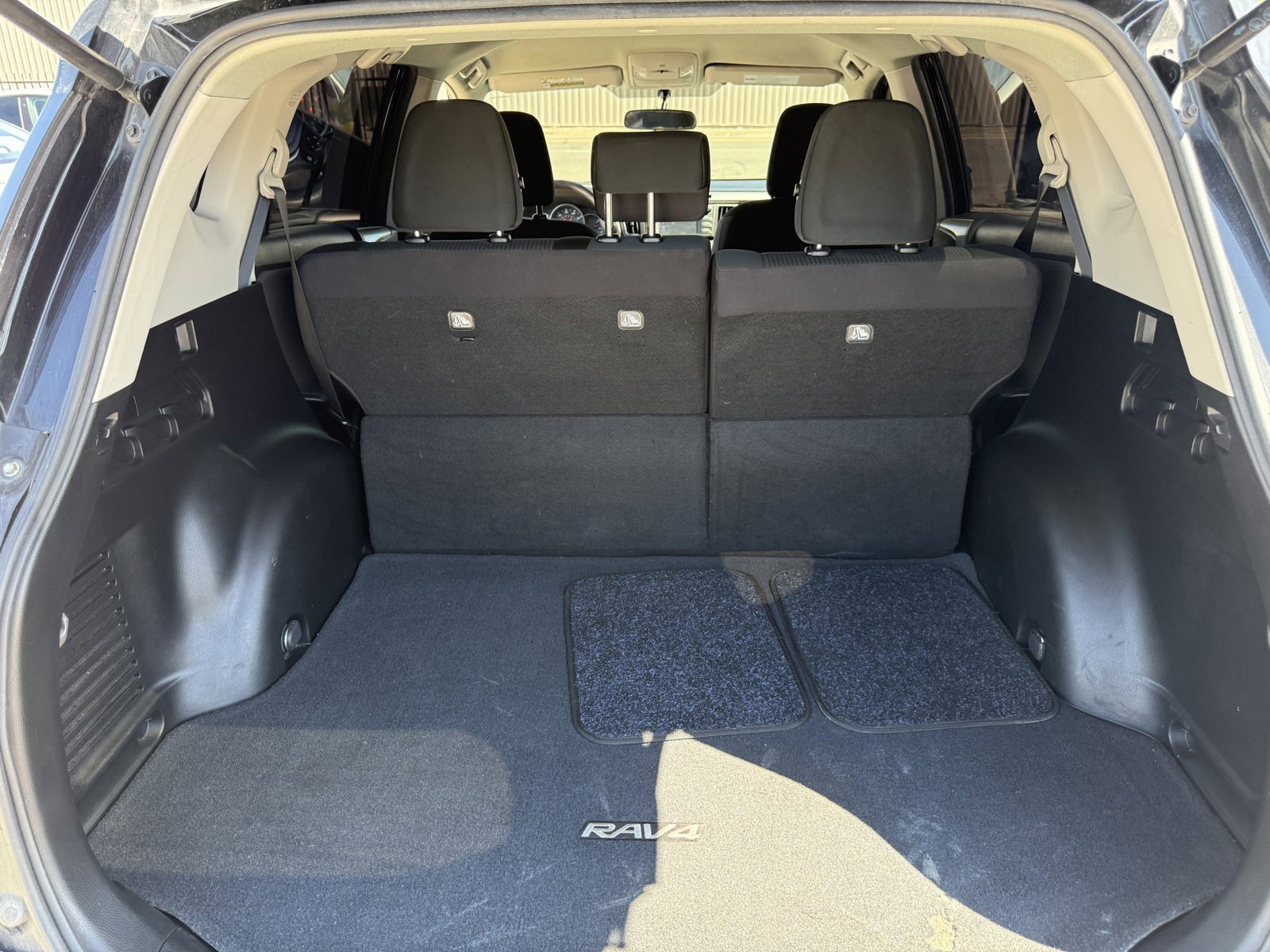 Used 2016 Toyota RAV4 LE image 17