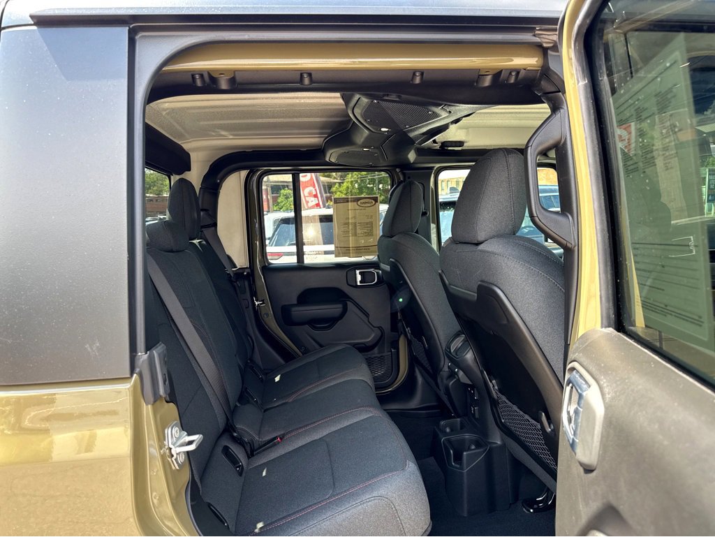 Certified 2025 Jeep Gladiator Rubicon w/ Convenience Group image 9