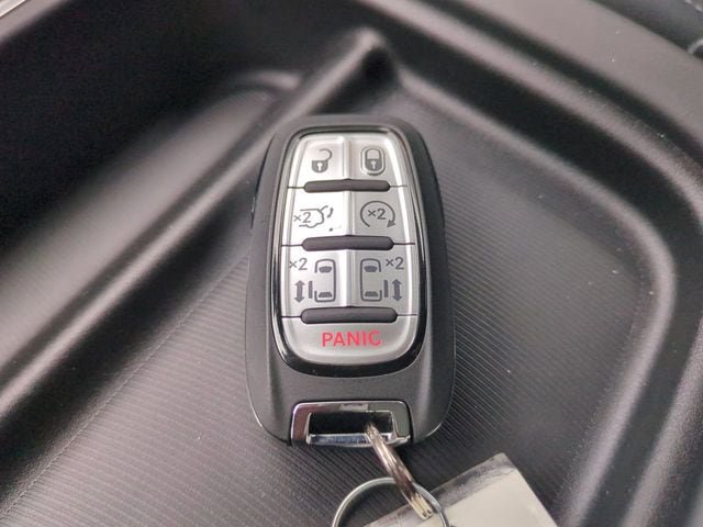 New 2027 Chrysler Pacifica Select FWD image 28