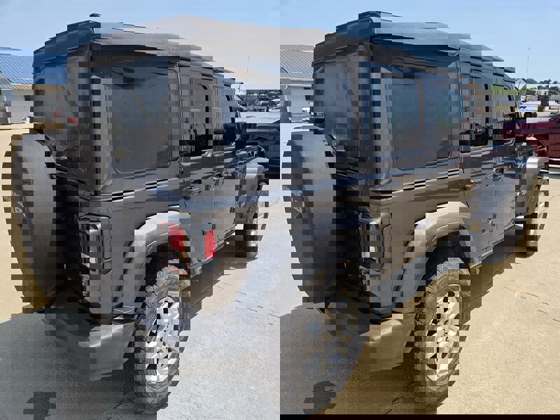 Used 2018 Jeep Wrangler Unlimited Sport image 3