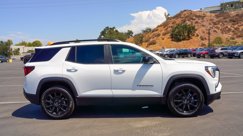 New 2027 GMC Terrain Elevation w/ Black Edition FWD image 7