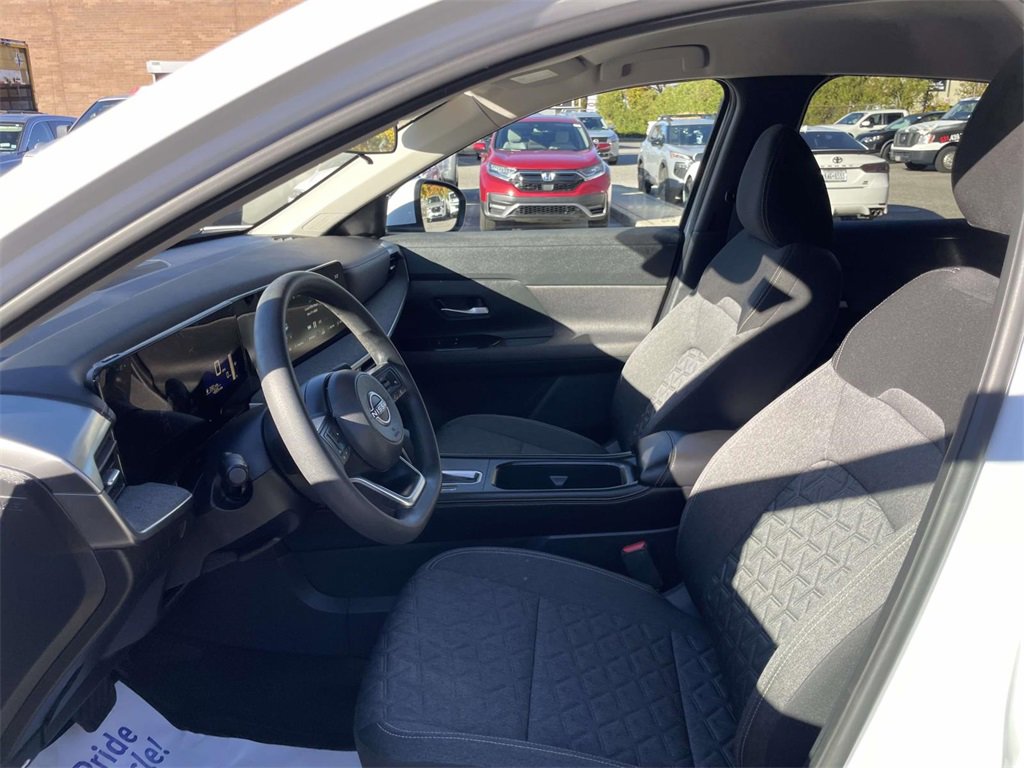 Certified 2025 Nissan Kicks SV image 12