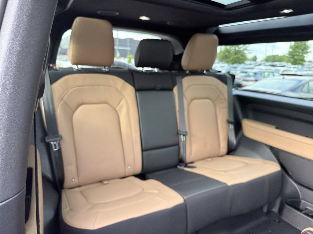 New 2026 Land Rover Defender 90 V8 AWD/4WD image 12