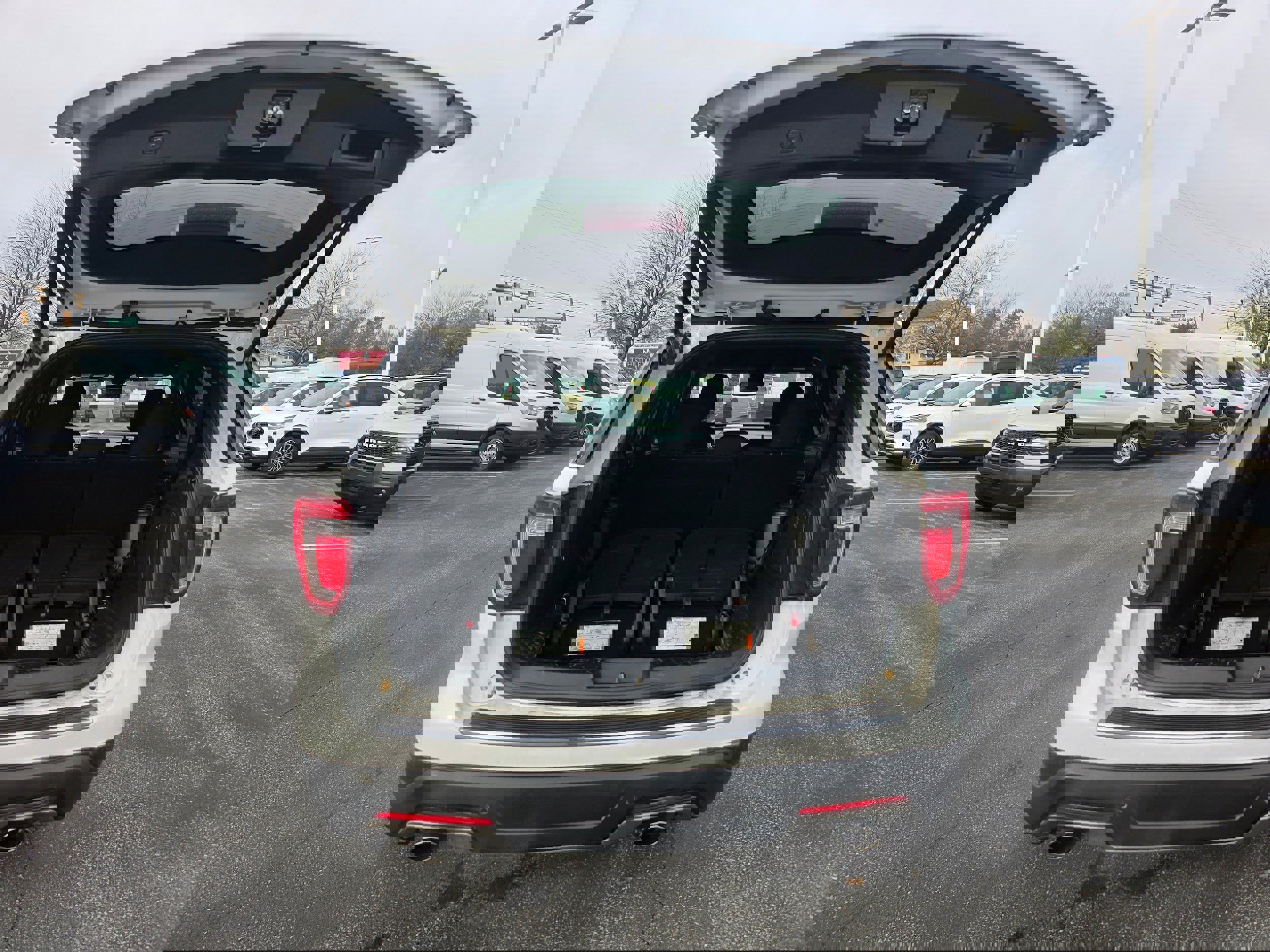 Used 2018 Ford Explorer XLT w/ Equipment Group 201A image 7