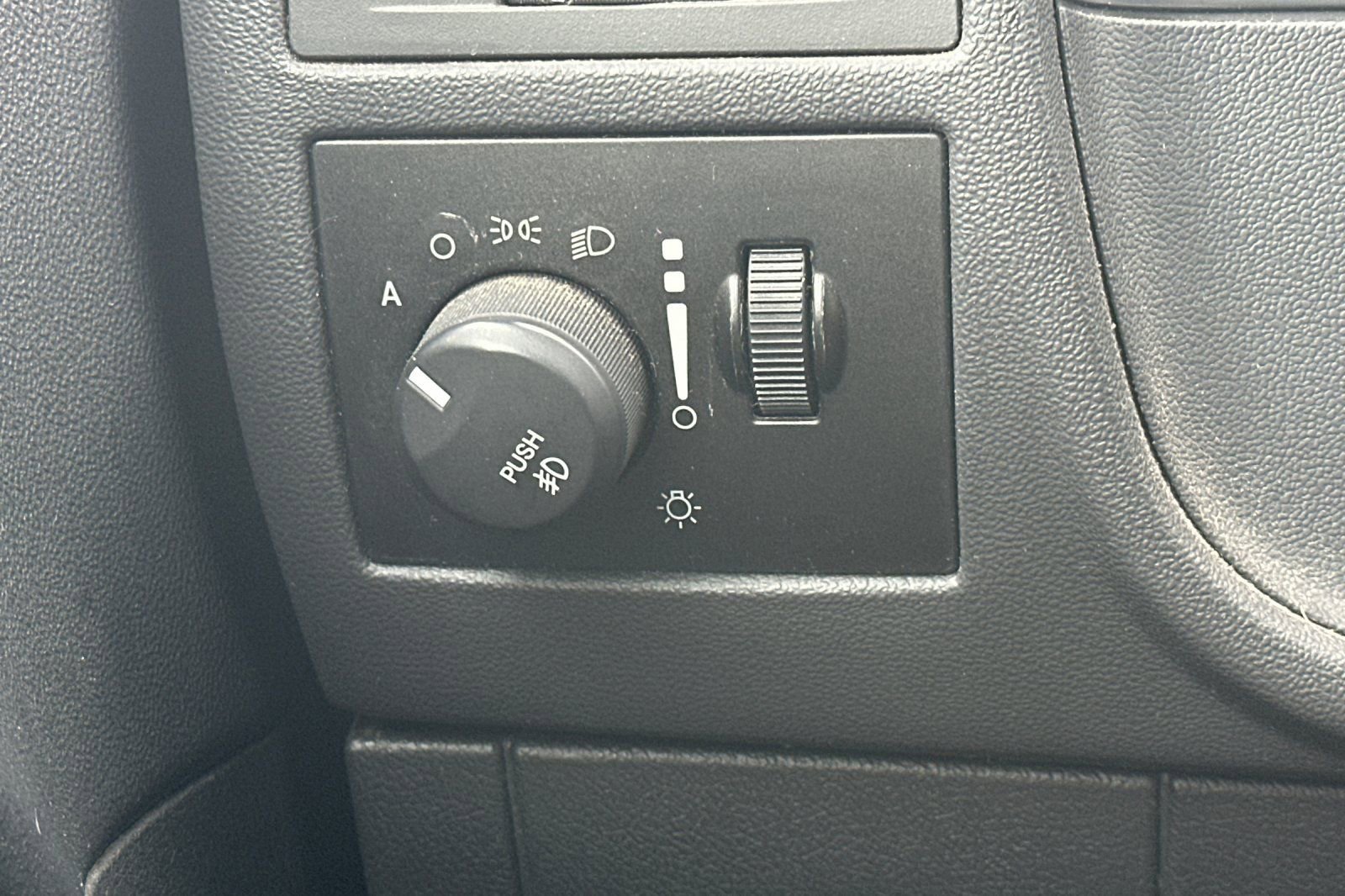 Used 2010 Dodge Challenger R/T image 30