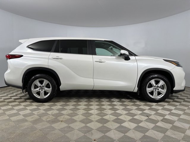 Certified 2023 Toyota Highlander LE image 8