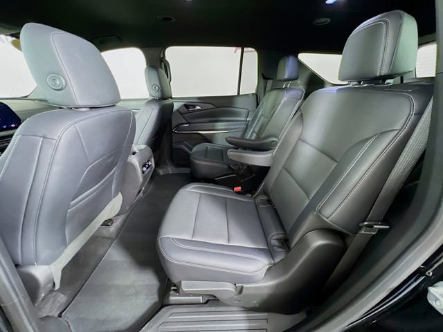 Used 2025 Chevrolet Traverse LT image 23