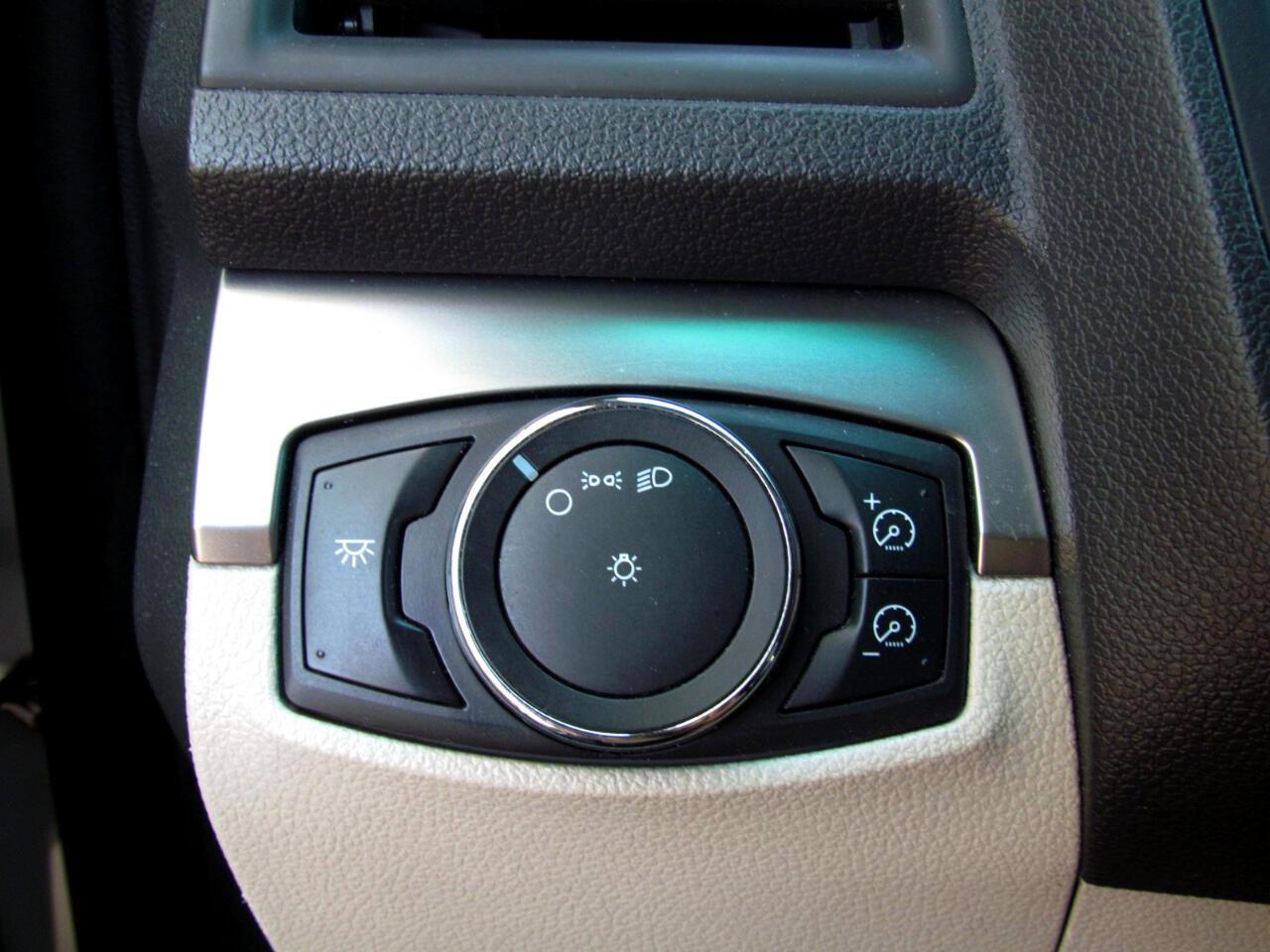 Used 2013 Ford Explorer FWD image 28