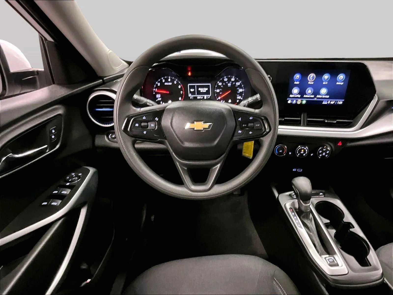 Used 2025 Chevrolet Trax LS w/ LS Convenience Package image 5