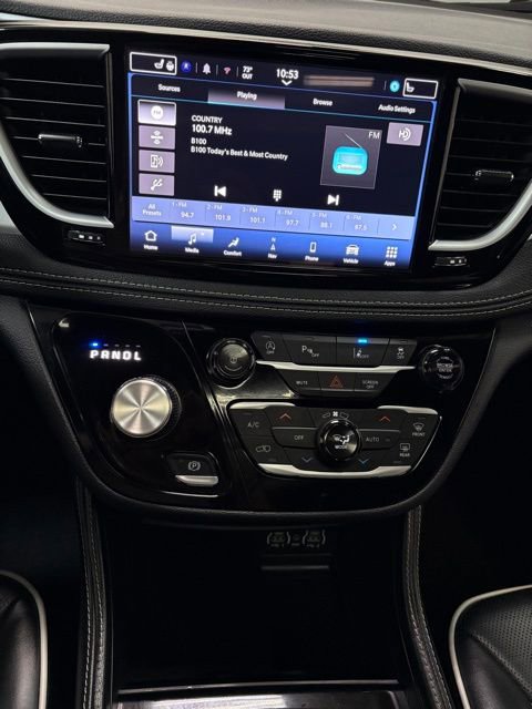 Certified 2025 Chrysler Pacifica Limited image 16