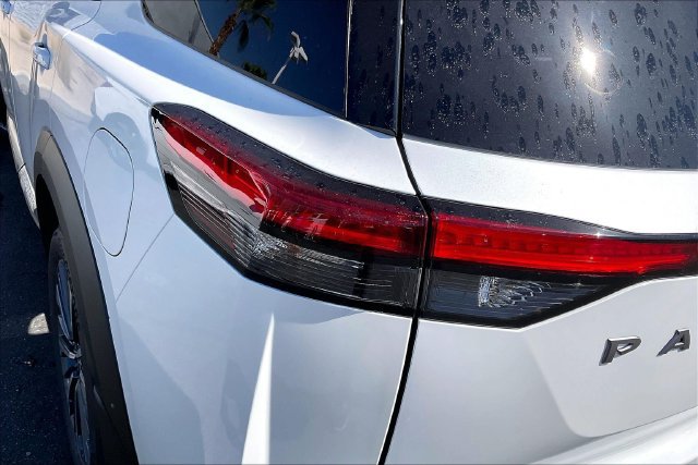 New 2026 Nissan Pathfinder Platinum AWD/4WD image 11