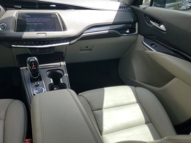 Certified 2023 Cadillac XT4 Luxury w/ Cold Weather Package image 15