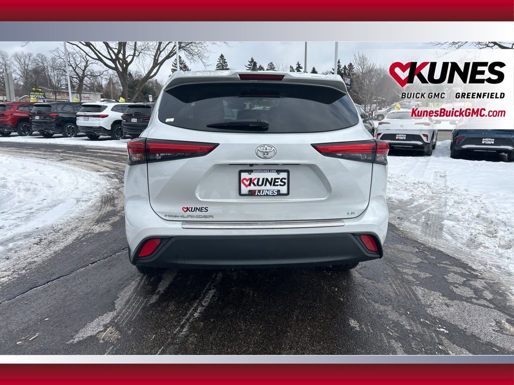 Used 2023 Toyota Highlander LE image 5