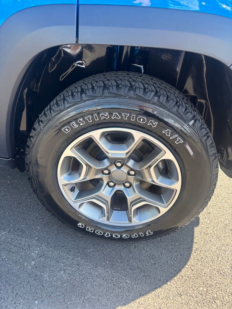 Used 2022 Jeep Cherokee Trailhawk image 19