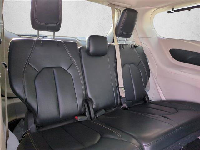 Used 2022 Chrysler Pacifica Touring-L FWD image 18