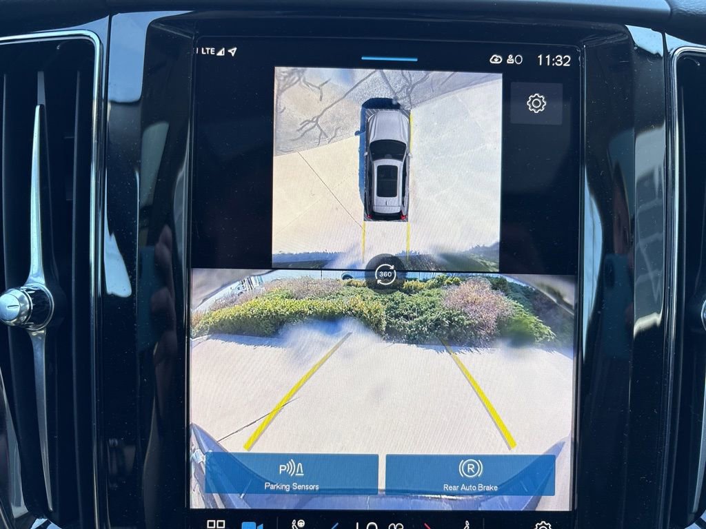 Certified 2025 Volvo XC60 B5 Plus image 18