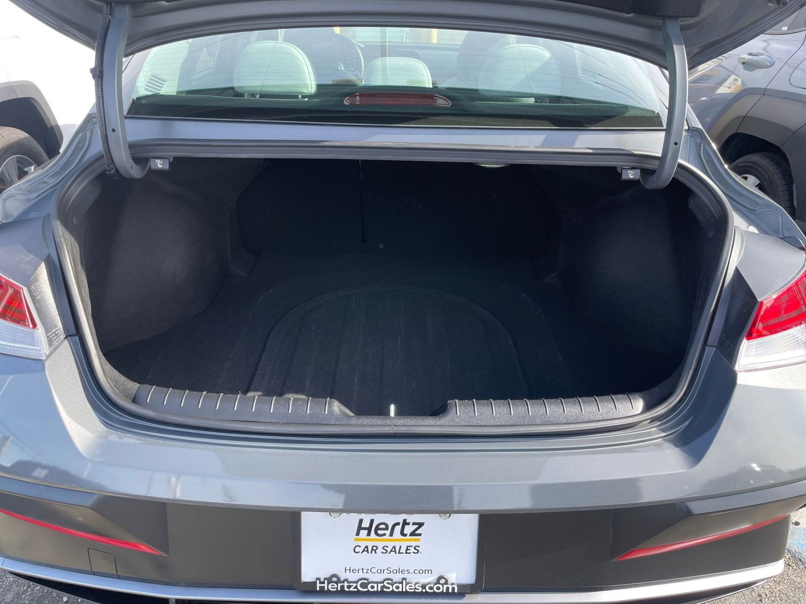 Used 2025 Hyundai Elantra Limited image 31