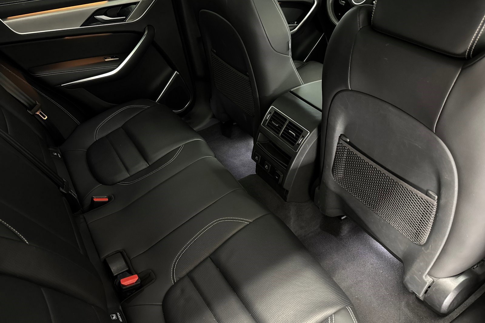 Used 2024 Jaguar F-PACE R-Dynamic S image 31