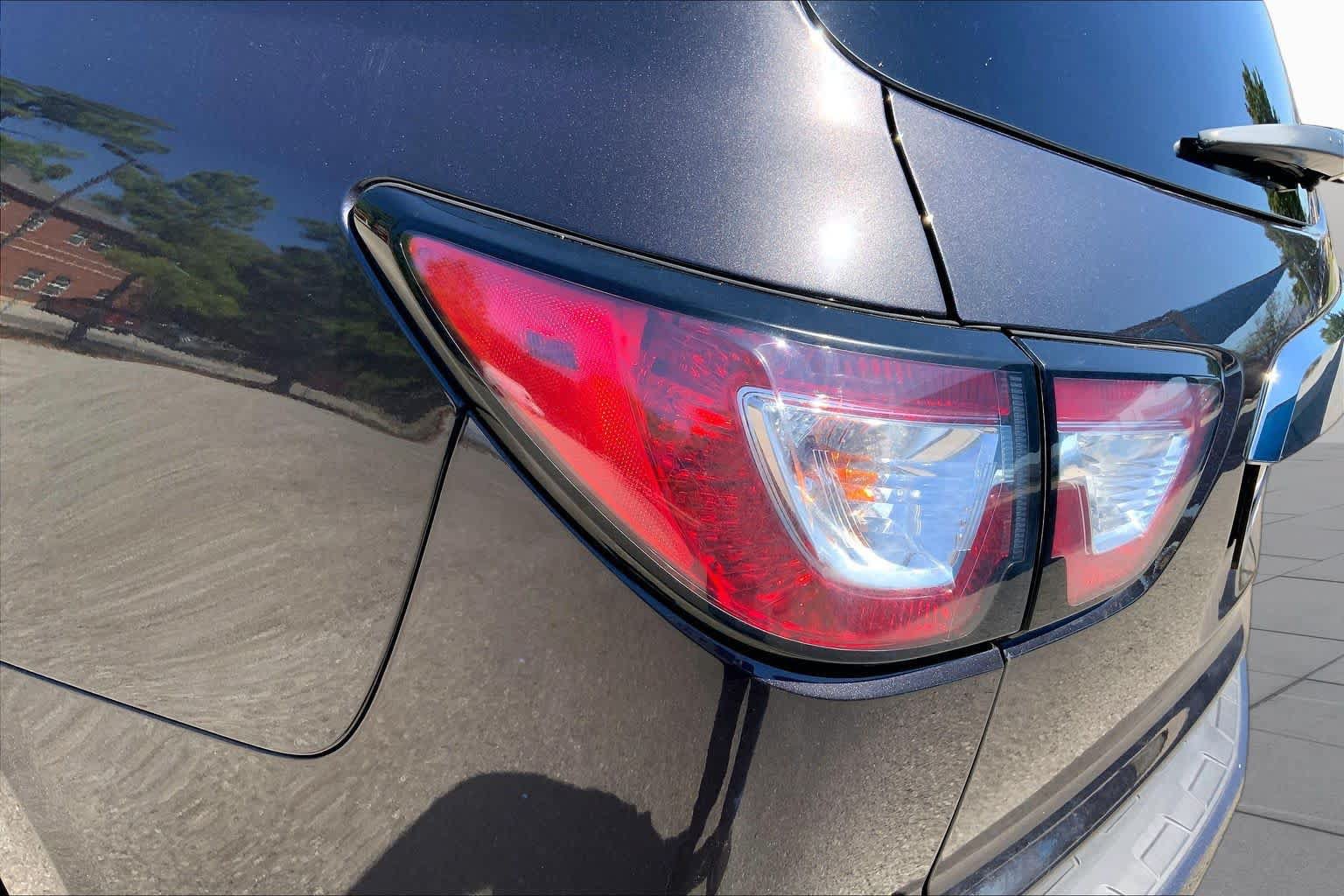 Used 2016 Chevrolet Traverse LT FWD image 29