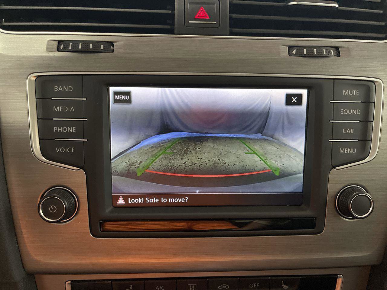 Used 2017 Volkswagen Golf Wolfsburg Edition image 17