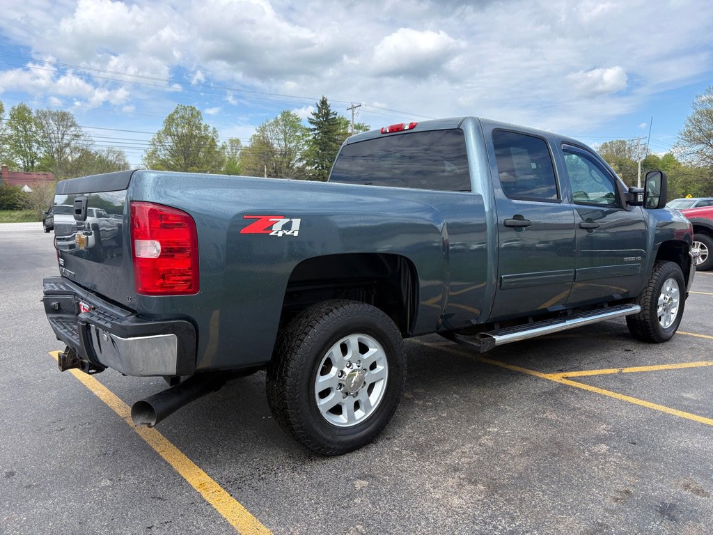 Used 2011 Chevrolet Silverado 3500 LT w/ Interior Plus Package AWD/4WD image 6