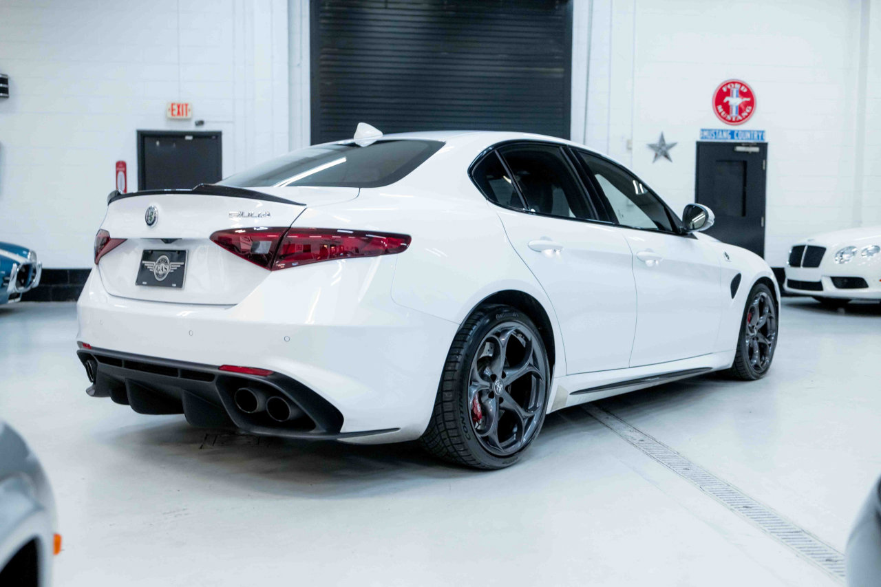 Used 2017 Alfa Romeo Giulia Quadrifoglio image 8