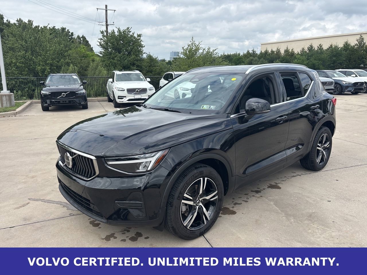 Certified 2025 Volvo XC40 B5 Core AWD/4WD image 1