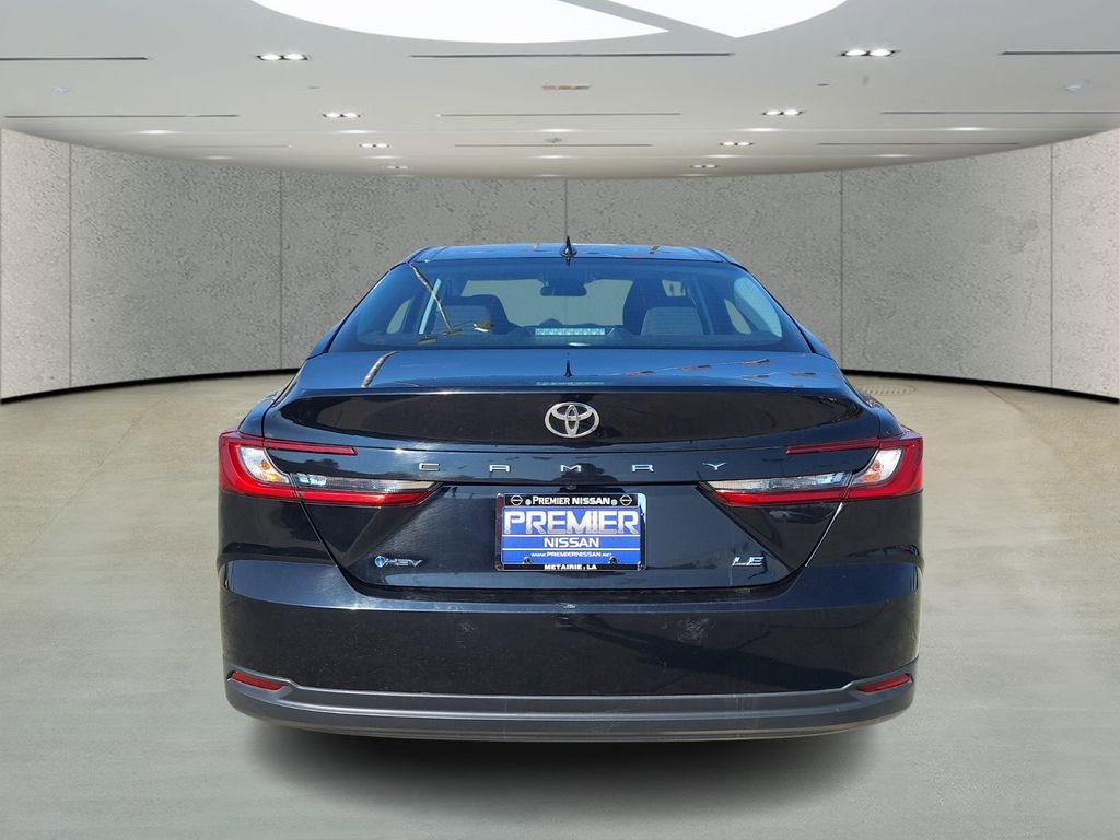 Used 2025 Toyota Camry SE image 4