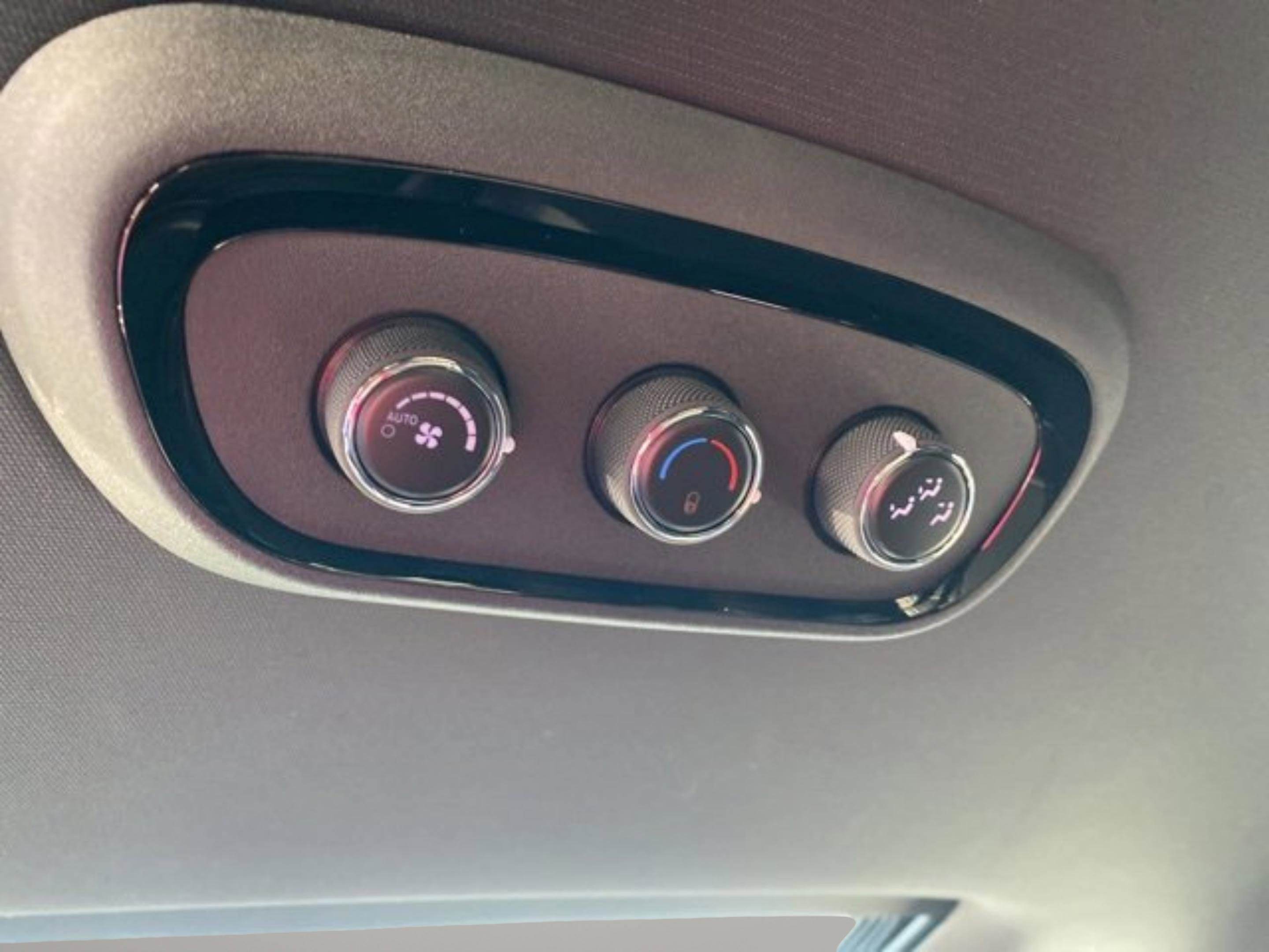 Used 2025 Dodge Durango R/T image 36