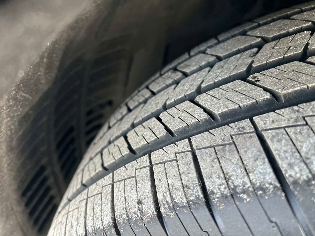 Used 2020 Toyota Highlander XLE image 10