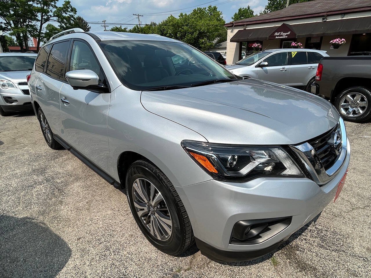 Used 2019 Nissan Pathfinder SL AWD/4WD image 14