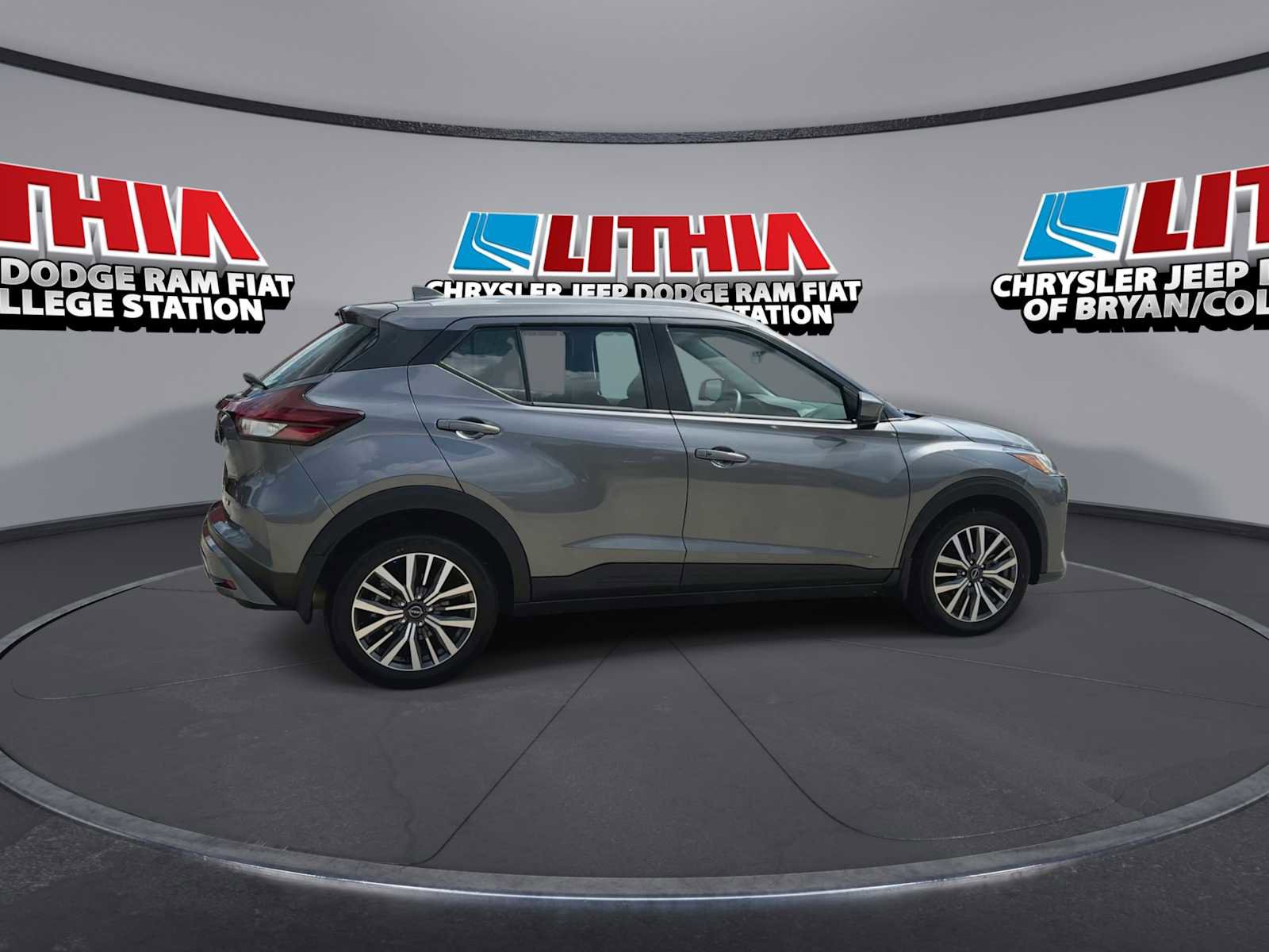 Used 2024 Nissan Kicks SV FWD image 8