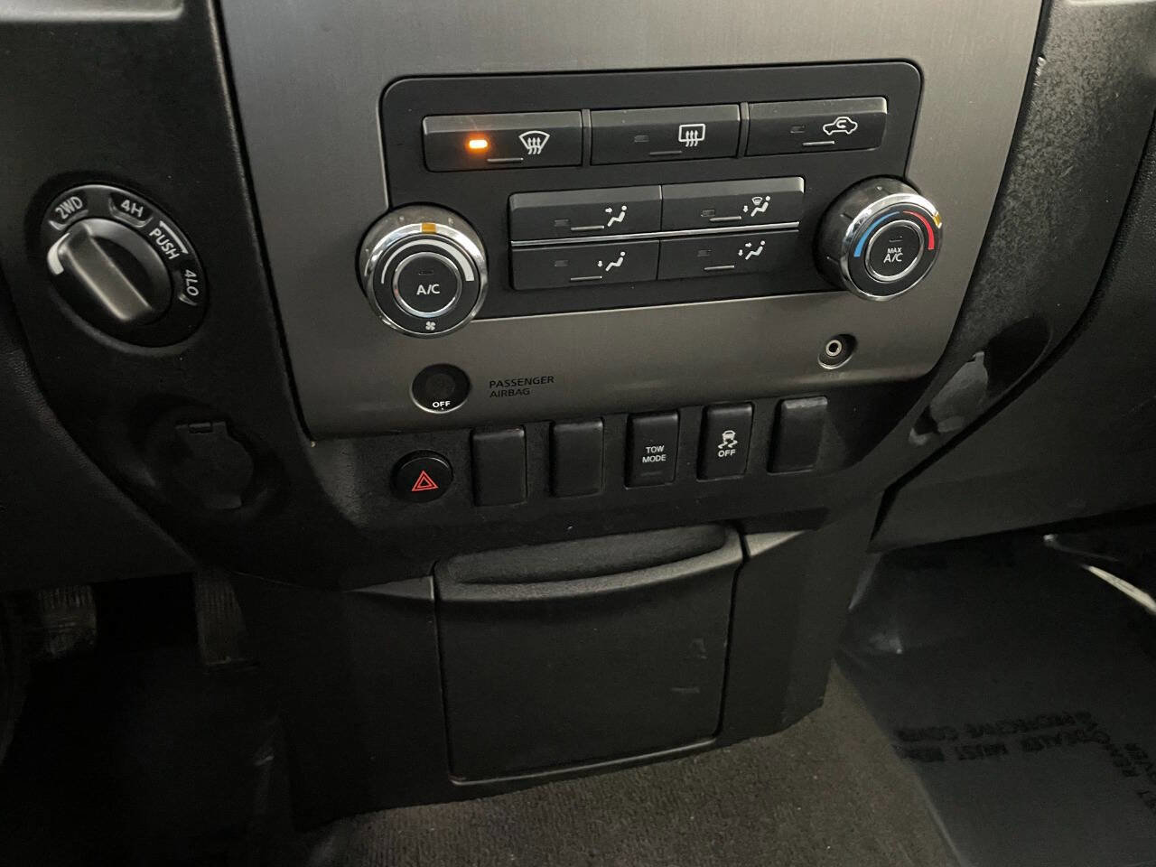 Used 2012 Nissan Titan SV image 33
